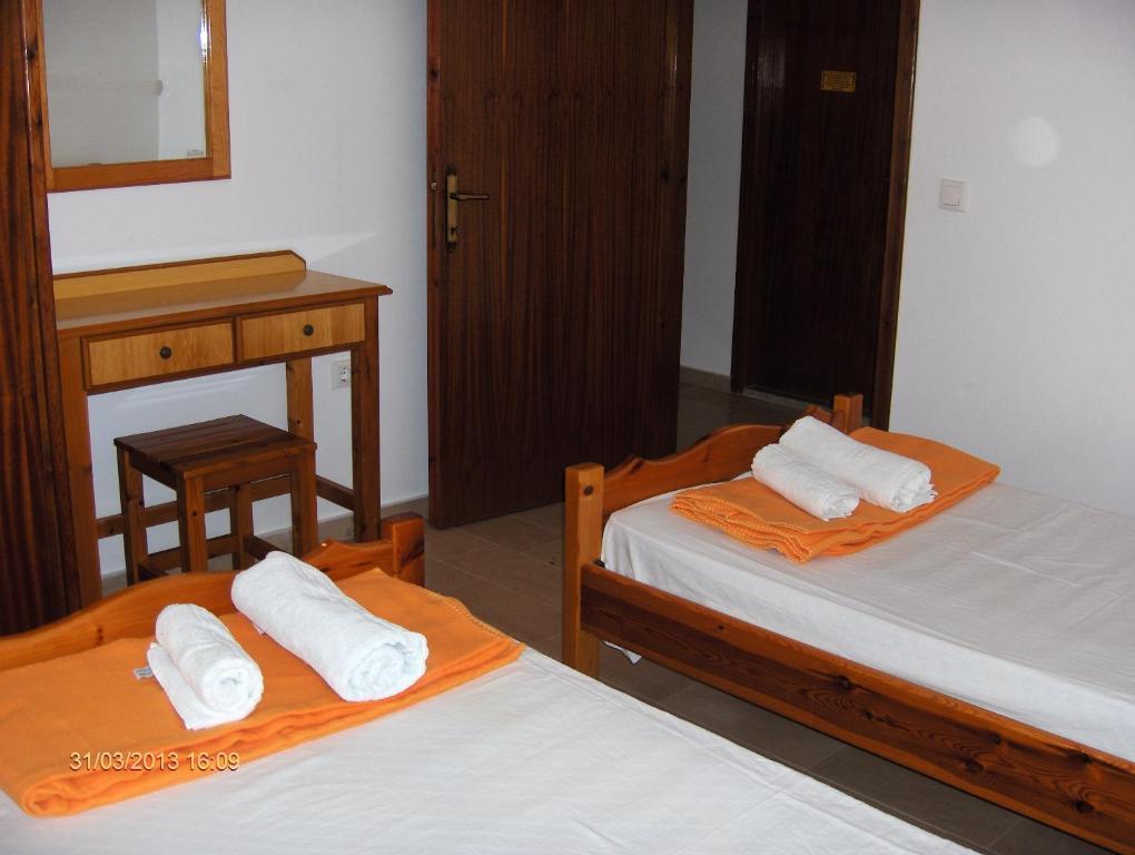 Feakes Apartments Arillas  Pokoj fotografie
